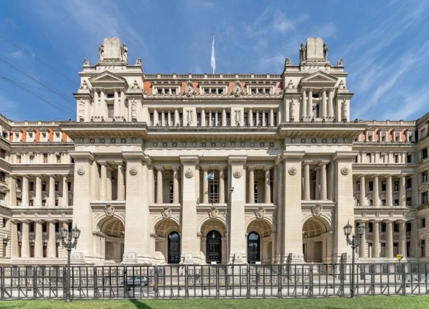 estudio-juridico-gils-carbo-y-asociados-alejandra-gils-carbo-derecho-societario- concursos-y- quiebras-derecho-penal- economico- derecho-publico-asuntos-institucionales -derecho-laboral-camara-palacio-de- justicia